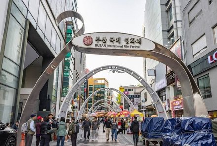 Südkorea for family - Busan - Biff Street mit Menschen