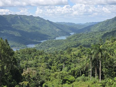Kuba Familienreise mit Jugendlichen - Bewertung - Grüne tropische Landschaft Kuba Familienreise mit Jugendlichen - Bewertung - Grüne tropische Landschaft