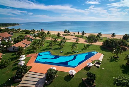 Sri Lanka Familienreise - Sri Lanka Summer Family & Teens - The Calm Resort & Spa - Pool und Anlage