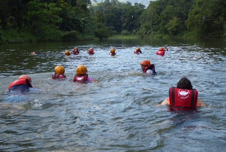 Sri Lanka mit Jugendlichen - Sri Lanka Family & Teens - Gruppe im Wasser