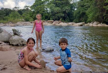 Familienreise Galapagos und Ecuador - Galapagos Family & Teens - Hakuna Matata Lodge Kinder spielen am Strand