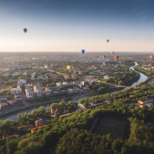 Litauen - Heißluftballons über Vilnius