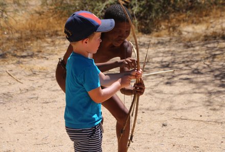 Namibia mit Kindern - Namibia for family individuell - Bogenschießen mit San Buschmann