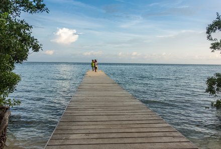 Kolumbien Familienreise - Kolumbien Family & Teens - Kinder am Steg auf der Isla Mucura