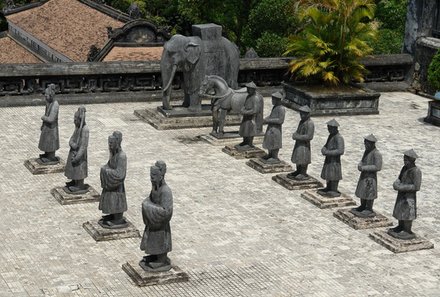 Vietnam mit Baby - Vietnam mit Baby und Kind -  Erlebnisbericht - Hue Statuen