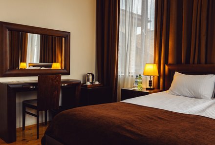 Georgien Familienreise individuell - Schuchmann Wines Hotel - Helles Zimmer