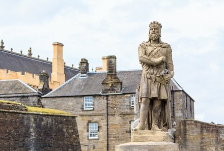 Schottland Familienreise - Familienurlaub Schottland - Statue und Schloss Stirling