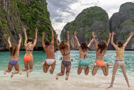 Thailand mit Kindern - Thailand Urlaub mit Kindern - Teenager am Strand