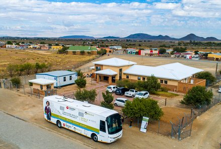 CO2-Kompensation bei For Family Reisen - Emissionskompensation Familienurlaub - ClimatePartner - medizinischer Hilfebus Südafrika