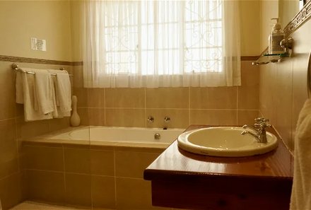Familienreise Garden Route - Familiensafari zum Bestpreis - Sundown Manor - Badewanne