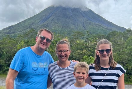 Familienurlaub Costa Rica - Costa Rica Abenteuer Regenwald und Karibik - Familie im Vulkan Arenal Nationalpark