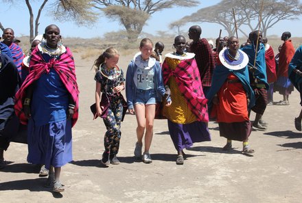 Serengeti mit Kindern individuell - Best of Familiensafari Serengeti - Besuch im Massai-Dorf