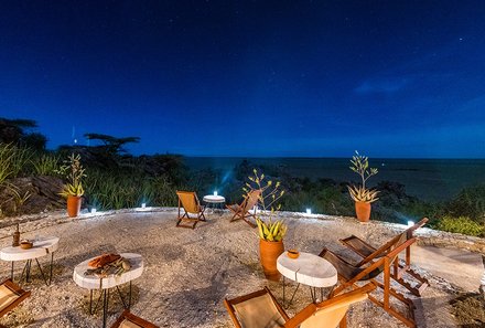 Familienreise Tansania - Tansania for family individuell deluxe - Conservation Area - Olduvai Ndogo Camp - Terrasse bei Nacht