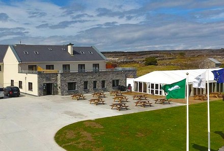 Irland Familienreise - Irland for family - Inishmore - Aran Island Hotel - Außenansicht