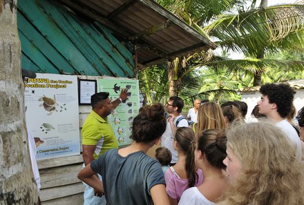 Sri Lanka Familienurlaub - Schildkröten Aufzuchtstation - Gruppe