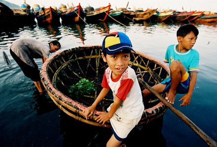 Vietnam Urlaub mit Baby - Vietnam mit Baby und Kind -  Erlebnisbericht - vietnamesische Kinder am See