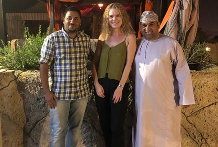 Erfahrung im Oman mit Kindern - Einheimische mit Touristin