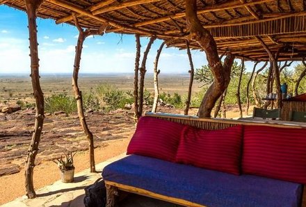 Kenia Familienreise - Kenia for family individuell - Loita Hills - Maji Moto Eco Camp - Terrasse