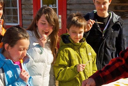 Ostkanada for family - Familienurlaub Ostkanada - Kinder bei der Zuckerhütte