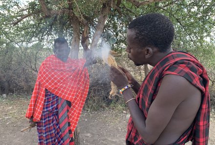 Tansania Familienreise - Tansania Family & Teens - Ngorongoro Conservation Area - Feuer machen