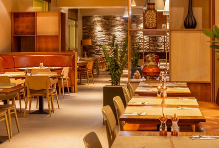 Schottland Familienreise - Schottland mit Kindern - Coylumbridge Hotel Aviemore - Buntes Restauranttische