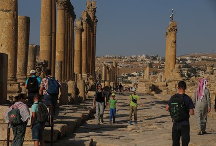Jordanien Rundreise mit Kindern - Jordanien for family - Touristen in Jerash
