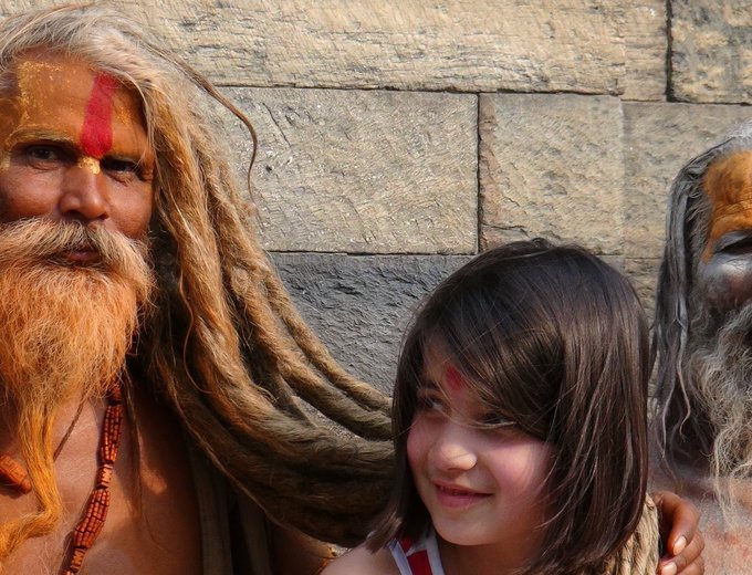 Nepal mit Kindern - Einheimische mit Mädchen