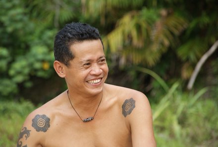 Südostasien Urlaub mit Kindern - Malaysia mit Kindern - Mann mit Tattoos