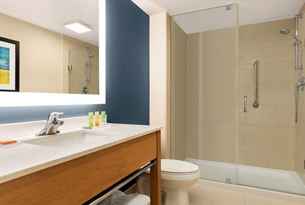 Ostkanada for family - Ostkanada Familienreise mit Kindern - Wyndham Garden Niagara Falls Fallsview - Bad