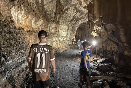 Familienreise Galapagos und Ecuador - Galapagos Family & Teens - Ausflug Lavatunnel mit Kindern