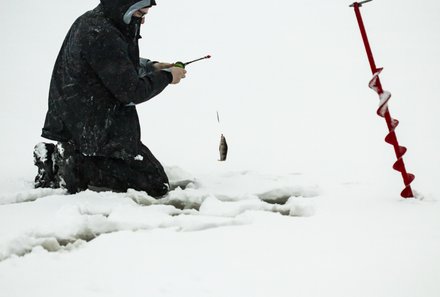 Finnland Familienurlaub - Finnland for family Winter - Eisfischen