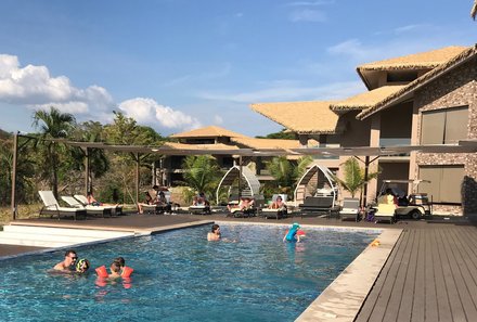 Costa Rica Mietwagenreise mit Kindern - Pool Nammbu Beach Lodge