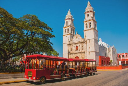 Mexiko Familienreise - Campeche - Bahn und Kathedrale
