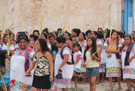 Mexiko mit Kindern - Mexiko Rundreise für Familien - Einheimische am feiern