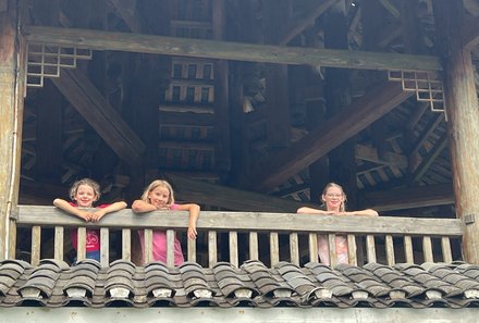 China mit Kindern - China for family - Kinder im Gasthaus in den Reisterrassen von Longsheng