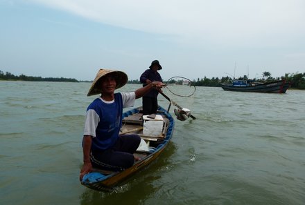 Vietnam & Kambodscha Familienreise - Einheimische in Boot