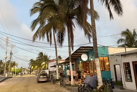 Familienreise Galapagos und Ecuador - Galapagos Family & Teens - Straße Puerto Villamil