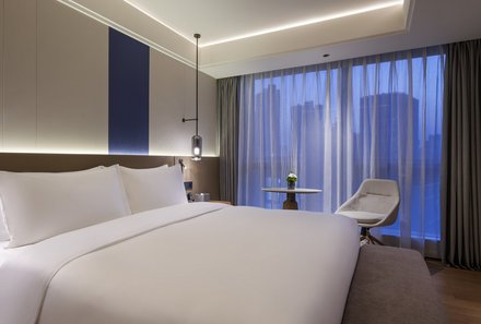 China for family - China Familienreise mit Kindern - Novotel Shanghai Jingan - Bett