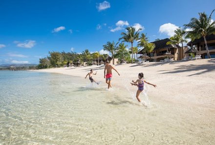 Südafrika Familienreise - Garden Route for family - Mauritius Verlängerung - Shanti Maurice Resort & Spa - Kinder am Strand