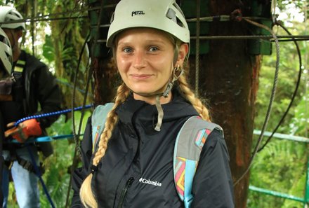 Costa Rica Familienreise - Costa Rica Family & Teens - Fabienne Cselovszki bei der Zipliningstation