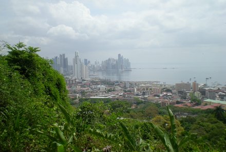 Panama for family individuell - Panama Familienreise - Panama Aussicht auf Skyline am Meer