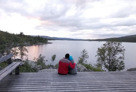 Schweden Familienreise - Schweden Family & Teens - Ferienhaus Idre Stugor Terrasse am See