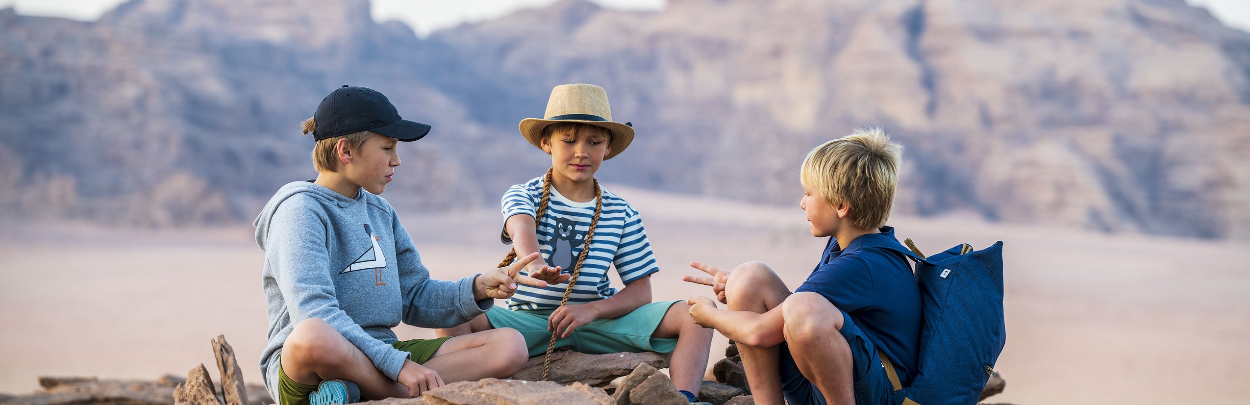 Jordanien Familienreise - Kinder in der Wüste