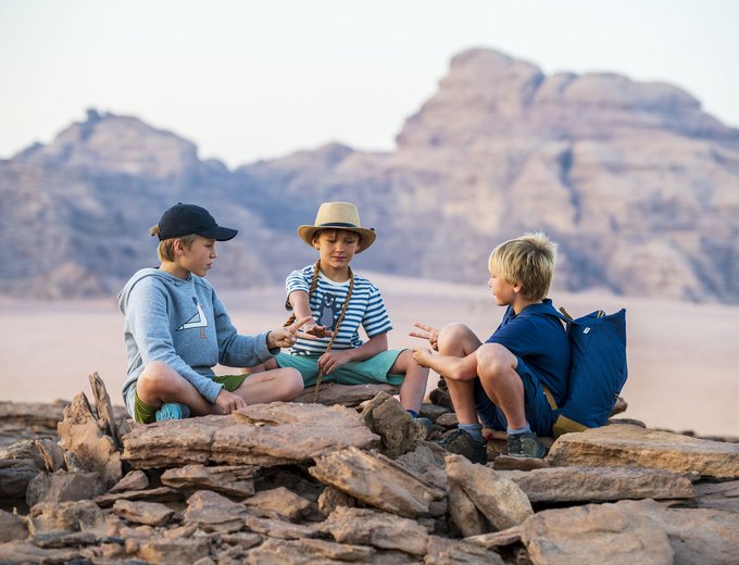 Jordanien Familienreise - Kinder in der Wüste