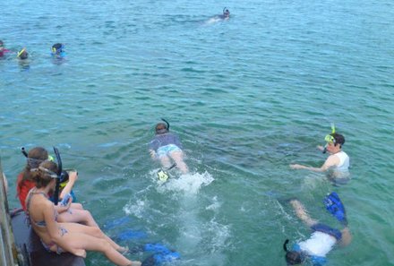 Galapagos Familienreise - Galapagos for family individuell -Kinder am Schnorcheln im Meer