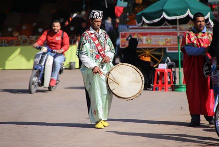 Familienreise Marokko - Marokko for family Deluxe - Marrakesch Hauptplatz Djemaa el Fna Trommler