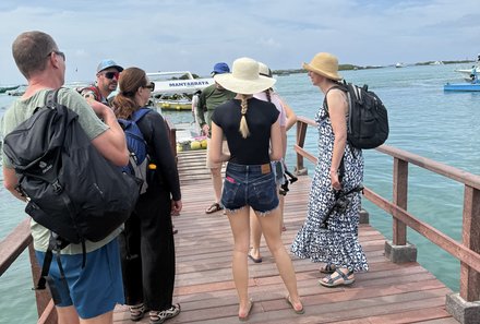 Familienreise Galapagos und Ecuador - Galapagos Family & Teens - Gruppe am Bootssteg