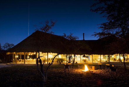 Namibia mit Kindern - Namibia individuell - Etosha Nationalpark - Mushara Bush Camp - Lagerfeuer