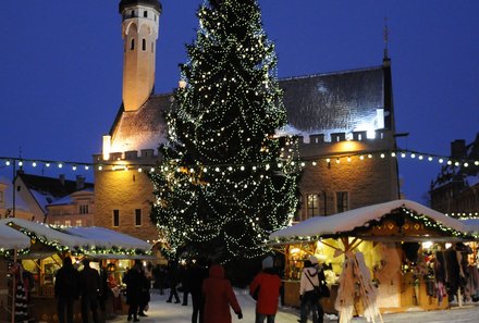 Familienreise Estland - Estland for family - Talinn - Weihnachtsmarkt mit Weihnachtsbaum