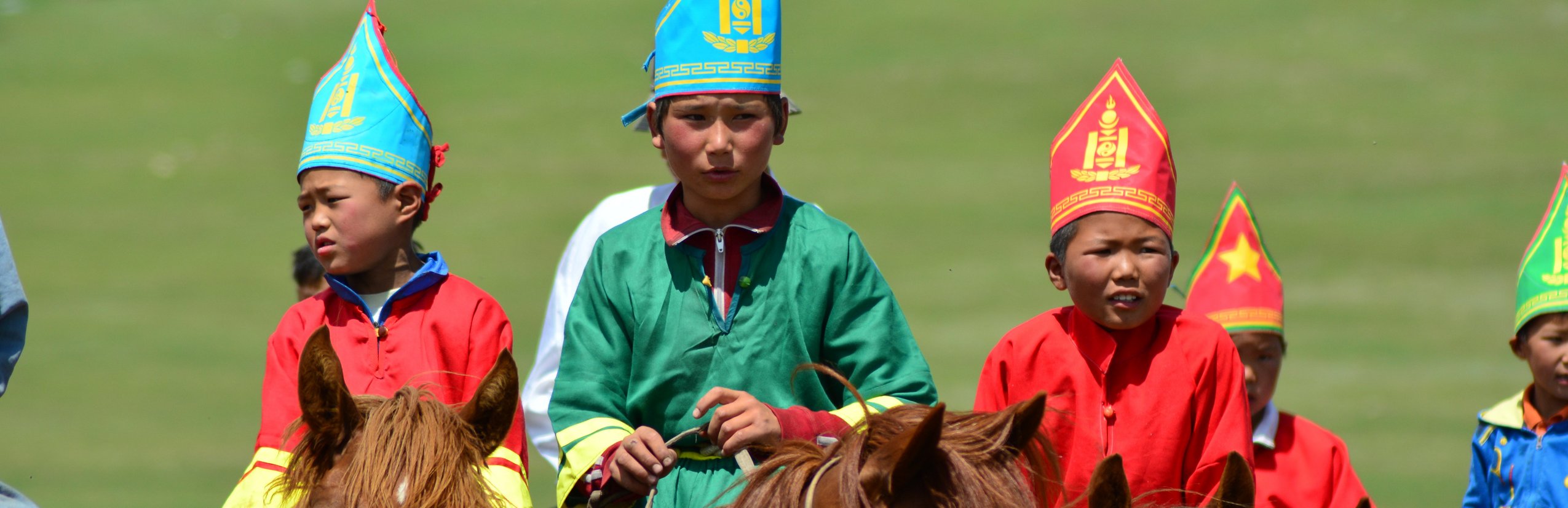 Mongolei Familienreise - Mongolei for family - Mongolische Kinder auf Pferde